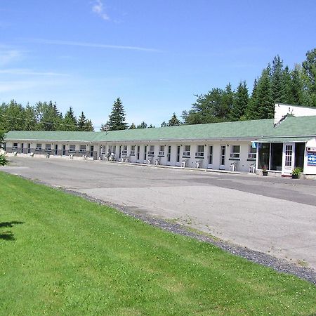 La Roma Motel Edmundston Exterior photo