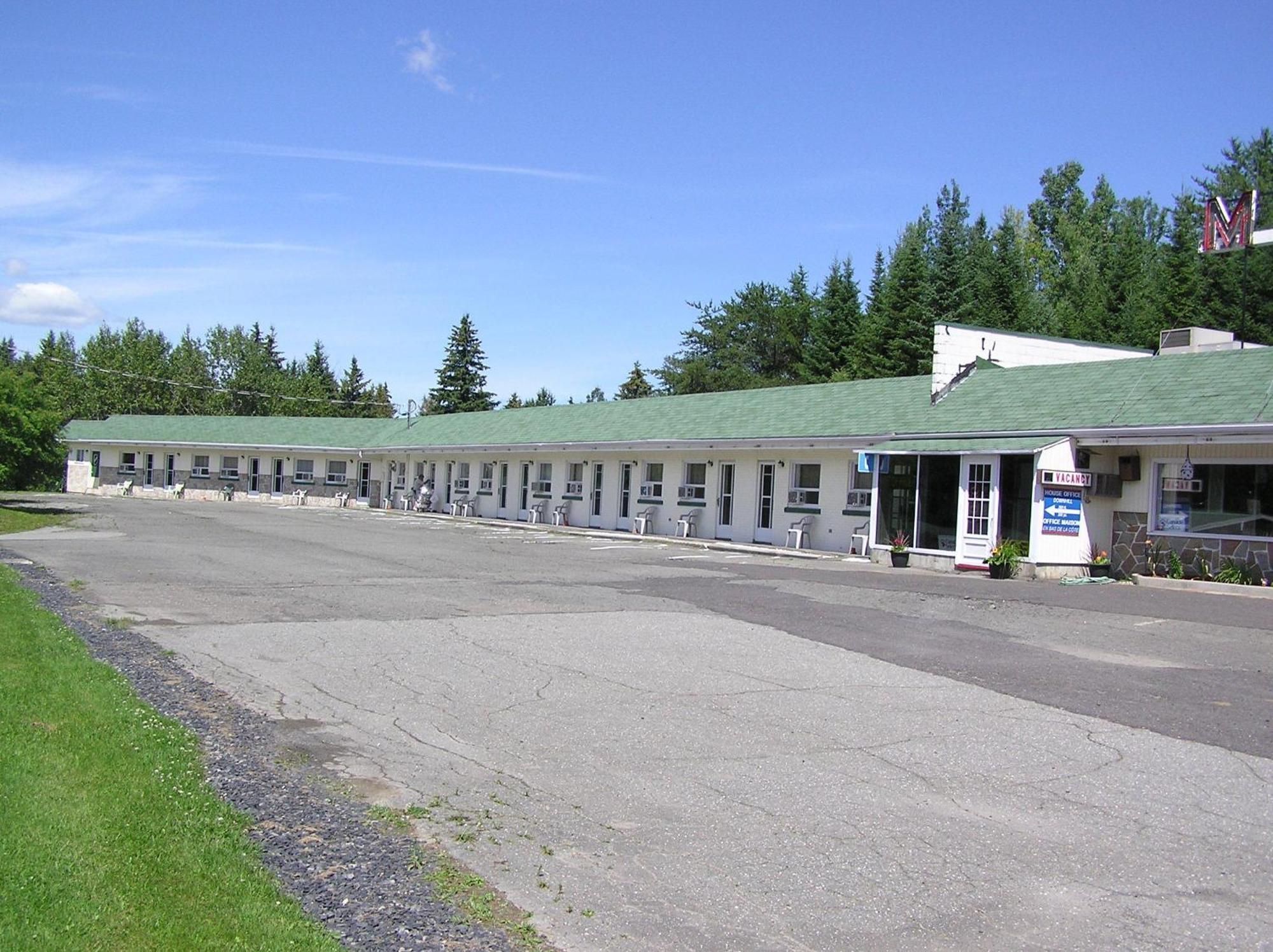 La Roma Motel Edmundston Exterior photo